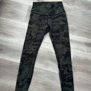 Lululemon wunder under